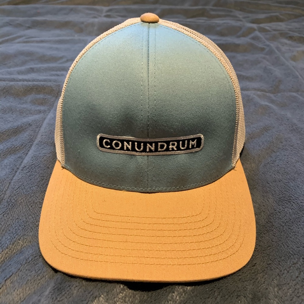 Snap back trucker hat